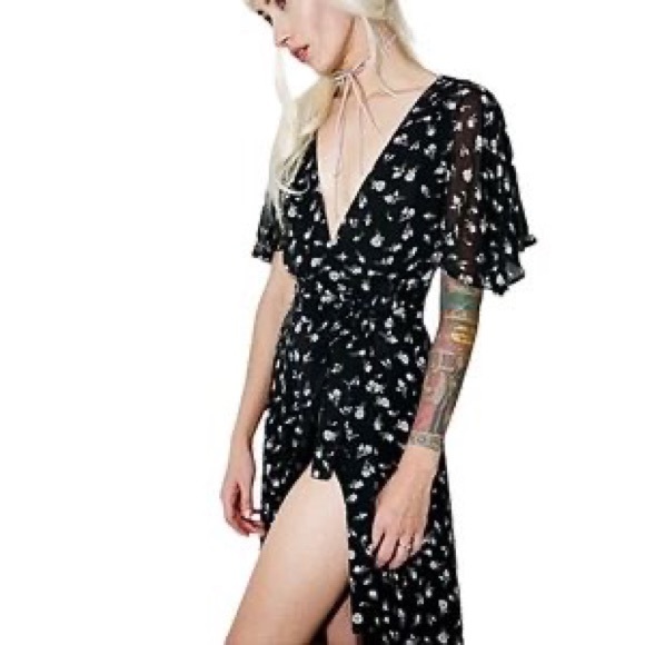 NWOT Women’s WILDFOX Floral Flutter Wrap Maxi Dress in Black/White, Size Small - Picture 2 of 8